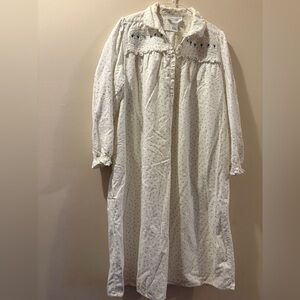 Amanda Stewart Country women’s 100% cotton flannel nightgown - white with blue